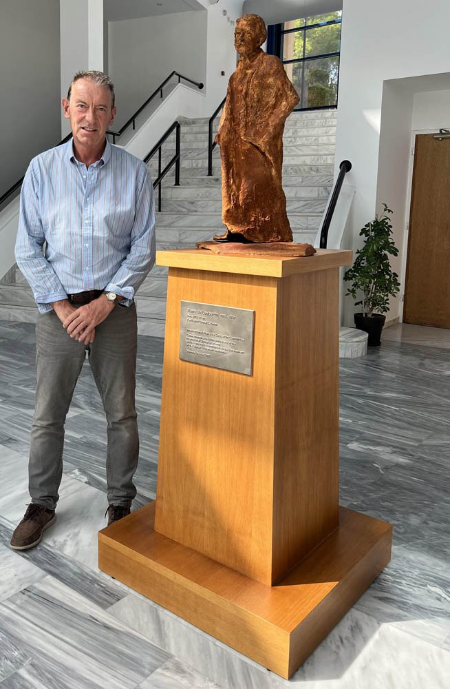 David Geldart at the IOA Conference Centre with the statue of Pierre de Coubertin.